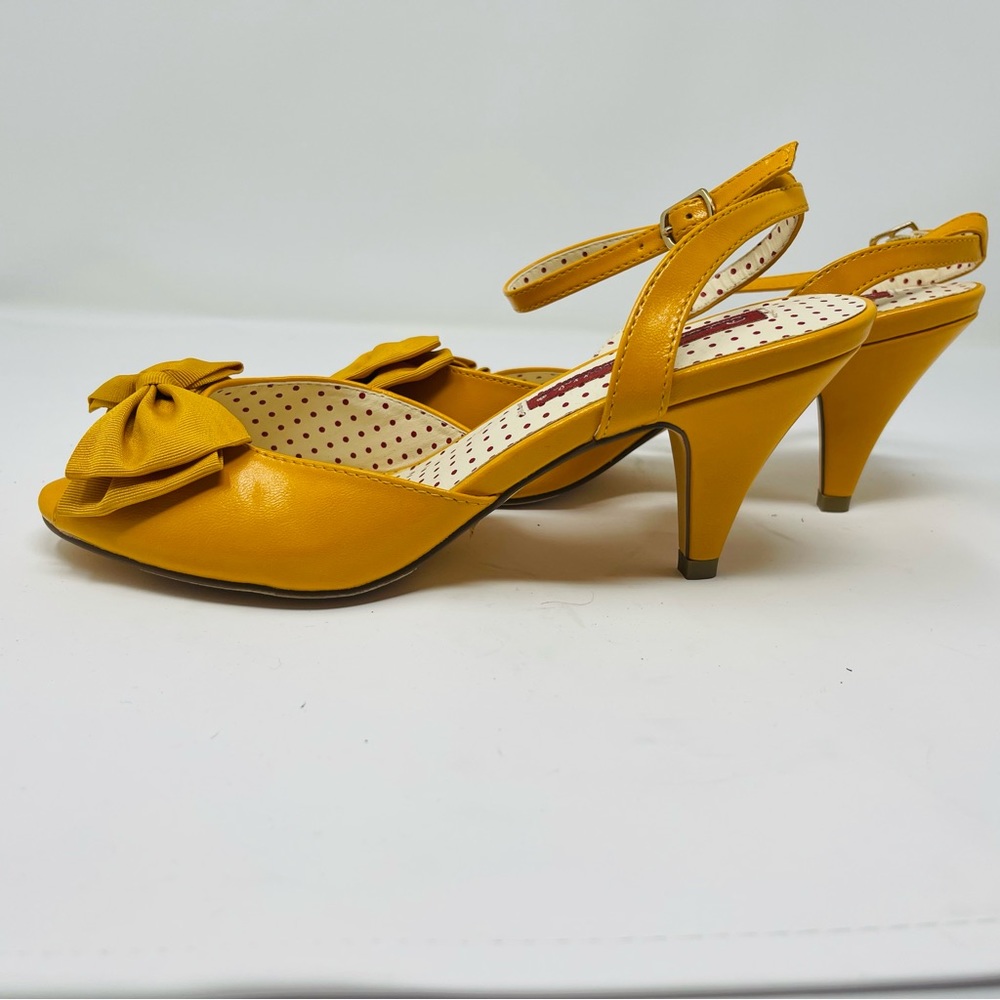 Dainty vintage style yellow heels